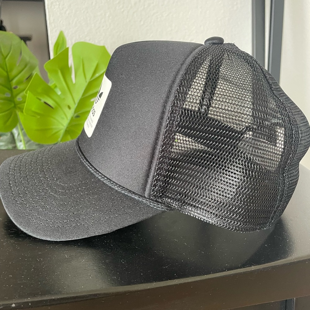 Adidas trucker hat (snapback)